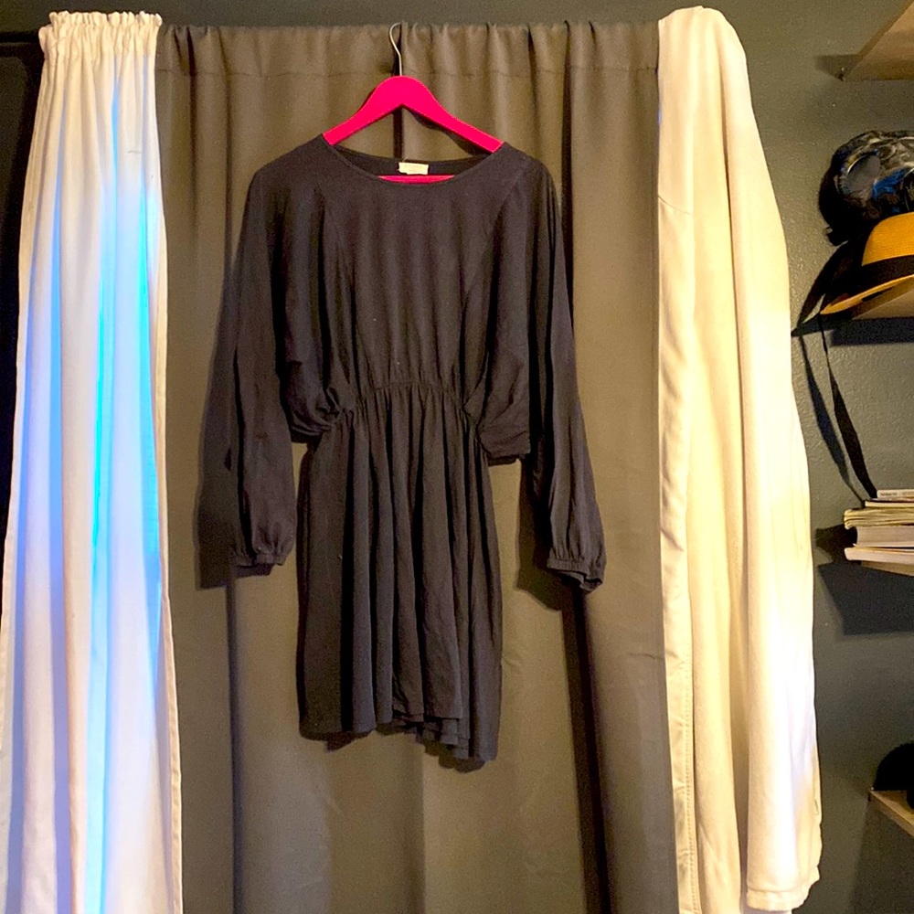Small 3/4 sleeve black dress